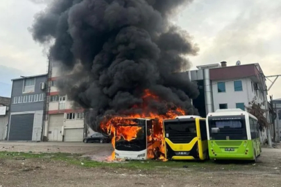 Bursa'da park halindeki otobüsler cayır cayır yandı