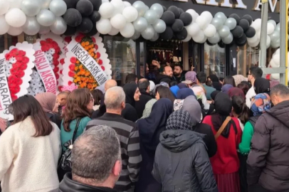 İnegöl'de 10 liralık ayakkabı ve çantalara yoğun ilgi