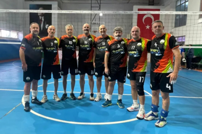 Osmangazi’nin veteran voleybolcuları zirveye çıktı