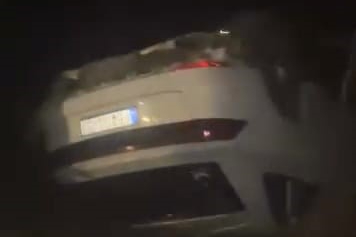 Bursa'da lastiği patlayan otomobil şarampole yuvarlandı