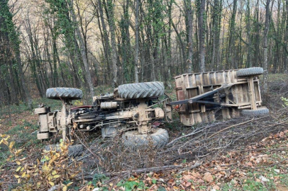 Bursa'da  devrilen traktördeki 2 kişi yaralandı