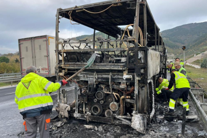 Bursa'da ortaokul öğrencilerini taşıyan otobüs alevlere teslim oldu