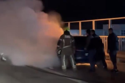 Bursa'da  seyir halindeki otomobil alev alev yandı