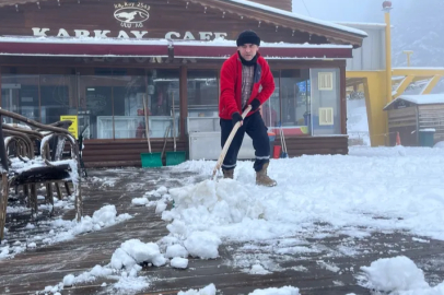 Uludağ'da kar kalınlığı 10 santimetreye yaklaştı