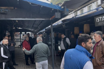 Tarihi Arap Şükrü Sokağı'nda tente krizi