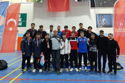 Mudanya Anadolu İmam Hatip Lisesi, güreşte zirveye oturdu