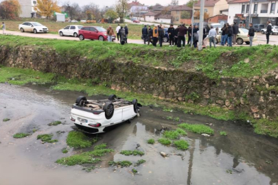 Bursa'da otomobil dere yatağına uçtu: 3 yaralı