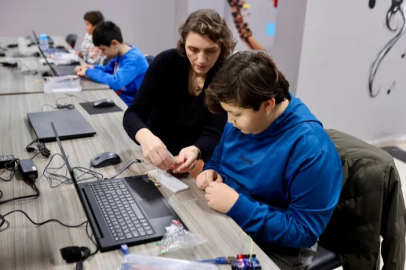 Gemlik’te çocuklar robotik kodlama öğreniyor