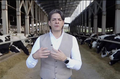 Sencer Solakoğlu, Bursa Damızlık Sığır Yetiştiricileri Birliğinden istifa etti