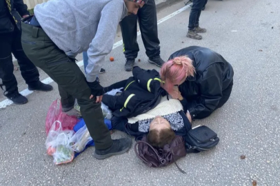 Bursa'da motosikletin çarptığı kadın yaralandı