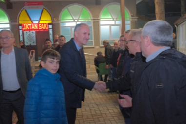 İnegöl'de Regaip Kandili'nde helva ikramı