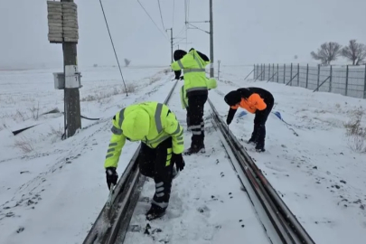 TCDD'den demiryollarında kar mesaisi