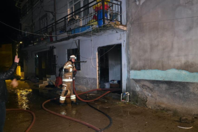 Bursa'da 2 katlı evde çıkan yangın korkuttu