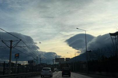 Bursa'da gökyüzünde oluşan bulutlardan görsel şölen