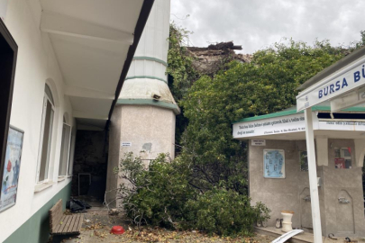 Bursa'da fırtına tarihi kiliseyi de vurdu