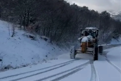 Karla kaplı yollar Büyükşehir’le açılıyor