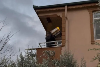 Bursa'da lodosun etkisiyle alevler komşu binaya sıçradı