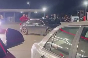 Bursa'da akaryakıt istasyonunu boks ringine çevirdiler