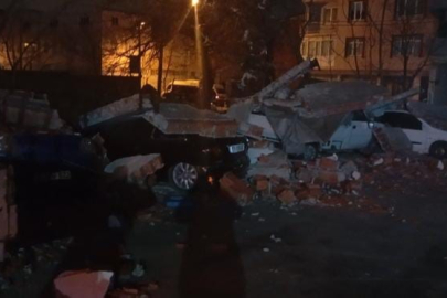 Bursa'da lodos duvarı devirdi, altında kalan 10 araç hasar gördü