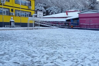 Bursa'da kar yağışı eğitimi de etkiledi