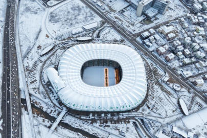 Karla kaplı Timsah Arena Stadyumu böyle görüntülendi