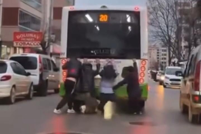 Bursa'da belediye otobüsünde tehlikeli yolculuk