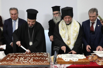 Bursa'da Hıristiyan topluluğu denizden haç çıkardı