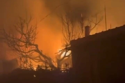 Orhaneli'de geceyi aydınlatan alevler, evi küle çevirdi