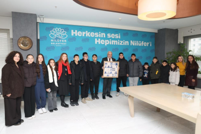 Çocuklar el emeklerini Başkan Şadi Özdemir’e hediye etti