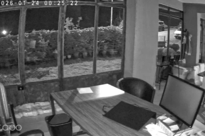 Balıkesir’de meydana gelen deprem Bursa’da işyerinin kamerasına yansıdı