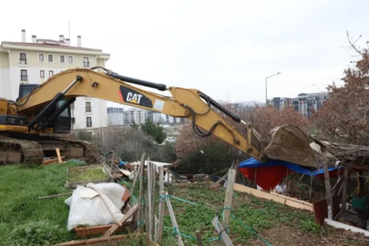 Nilüfer Belediyesi Balkan Mahallesi’nde kaçak barakaları yıktı