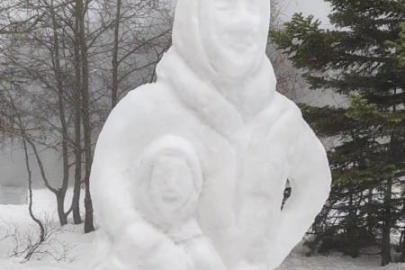 Uludağ’da kardan heykel sanat eserini aratmadı