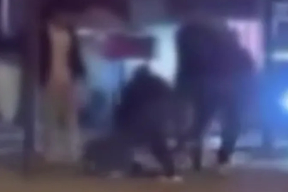 Bursa'da iki genç sokak ortasında birbirine girdi