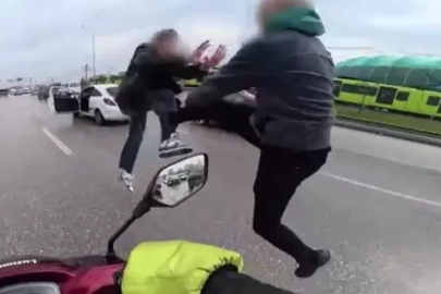 Bursa trafiğinde uçan tekmeli kavga
