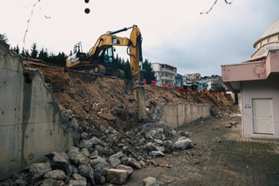 Nilüfer'de çöken istinat duvarı yenileniyor
