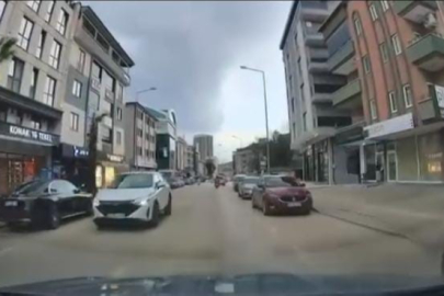 Bursa'da park halindeki araçların arasından çıkan yayaya çarptı