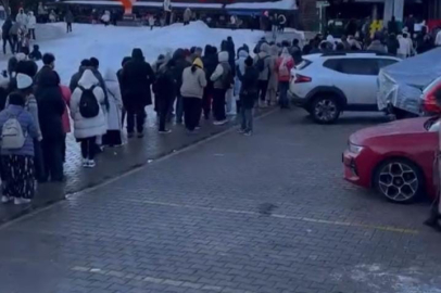 Uludağ'da teleferik kuyruğu metrelerce uzadı