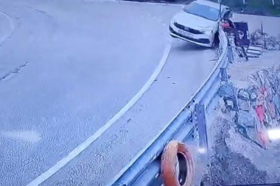 Uludağ yolunda kontrolden çıkan araç bariyerlere çarptı