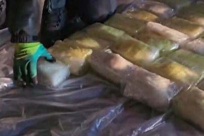 Bakan Yerlikaya: "142 kilogram metamfetamin uyuşturucu maddesi ele geçirdik"