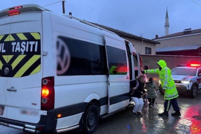 Bursa'da okul zili yeniden çaldı, jandarmadan öğrencilere trafik güvenliği denetimi