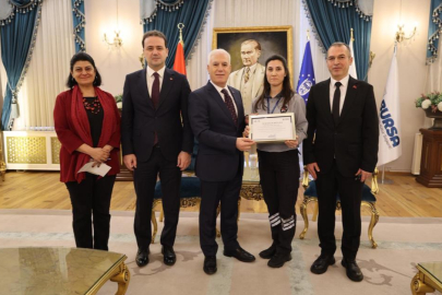 Örnek güvenlik görevlisine Başkan Bozbey'den tebrik