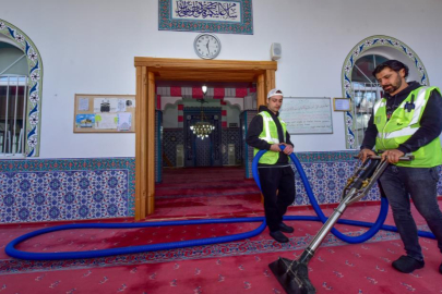 Bursa’daki camilerde Ramazan temizliği