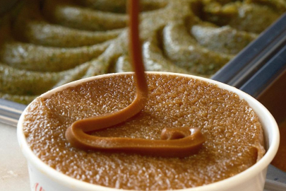 Yüzlerce yıllık tatlıyı dondurmayla buluşturdu; şimdi dünyaya satıyor