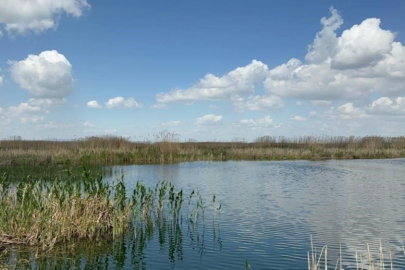 Sultan Dağları'ndaki kar Eber Gölü ve kiraza umut oldu