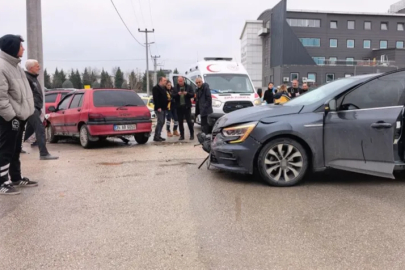 Bursa'da otomobiller çarpıştı: 1 yaralı