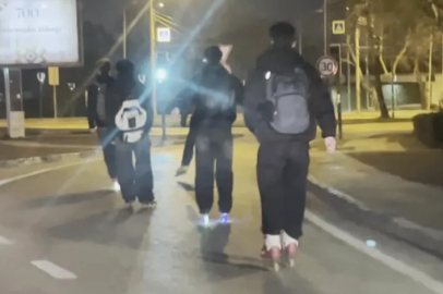 Bursa’da patenli gençlerin tehlikeli yolculuğu