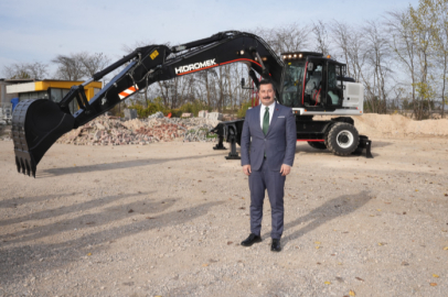 Yenişehir’de okul karşısındaki metruk bina yıkıldı