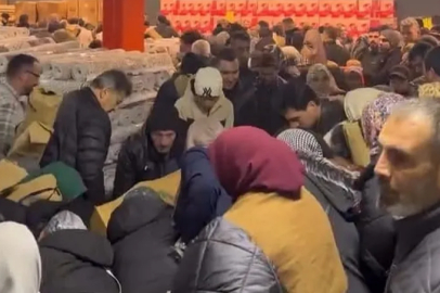 Bursa'da 100 TL’lik indirim izdihamı: Birbirlerini ezdiler