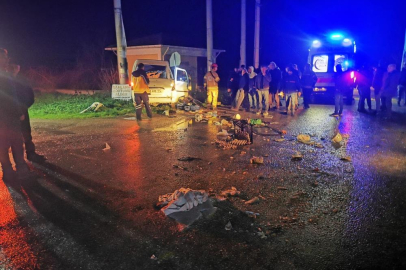 Bursa'da kamyonet ile otomobil çarpıştı: 2 yaralı