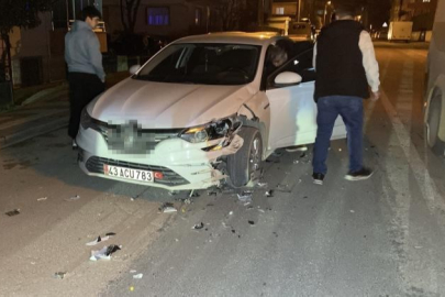 Otomobil ile motosiklet kafa kafaya çarpıştı: 2 yaralı